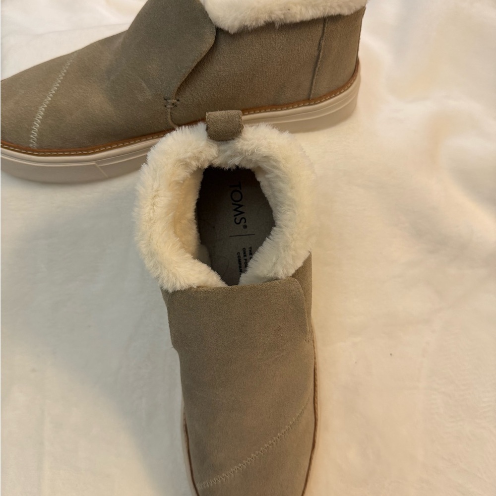 Womens Toms Paxton Suede Ankle Boots Waterproof with Faux Cream Shearling Lining